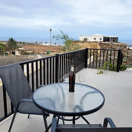 Apartamentos Falcon Tinajo Exterior photo