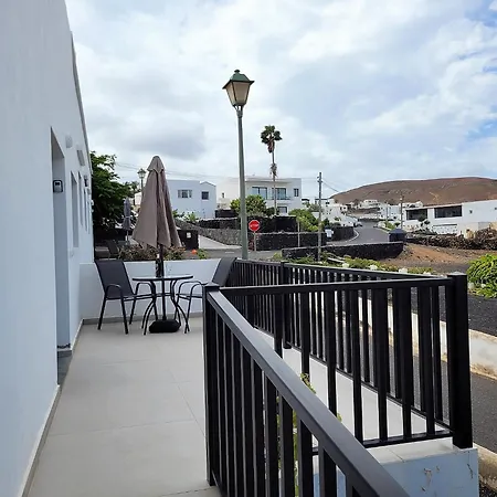 Apartamentos Falcon Tinajo Exterior photo