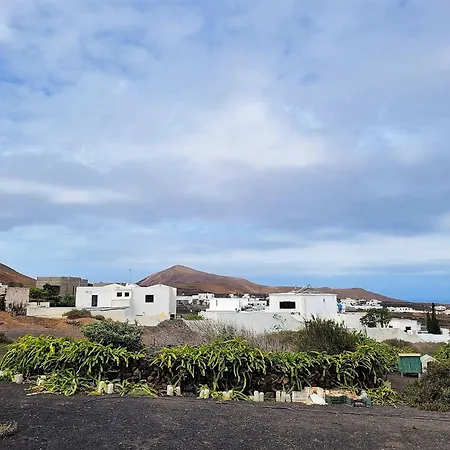 Apartamentos Falcon Tinajo Exterior photo