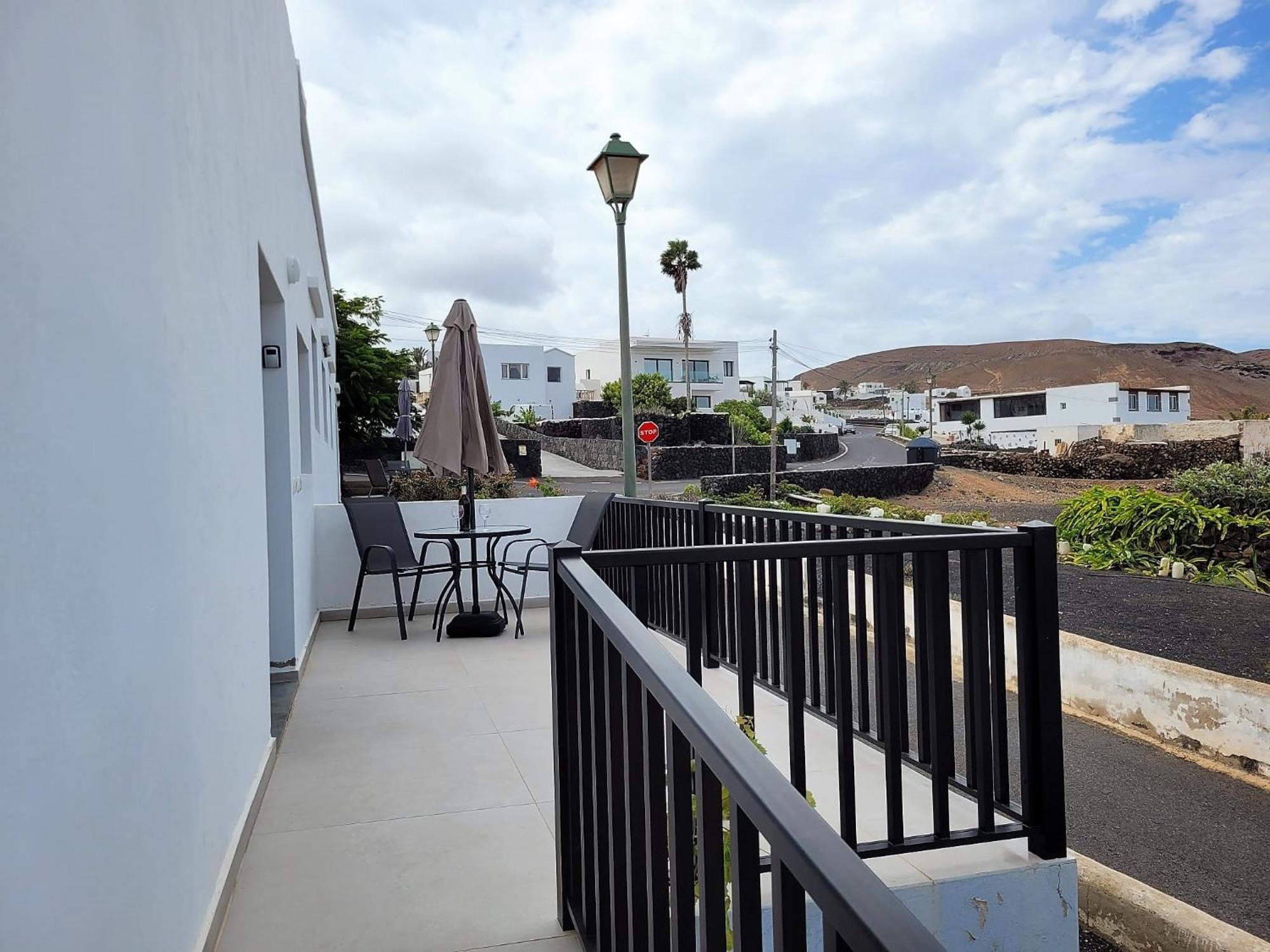 Falcon Apartment Tinajo